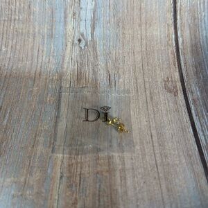 NEW Di Stud Earrings Item #PHK156